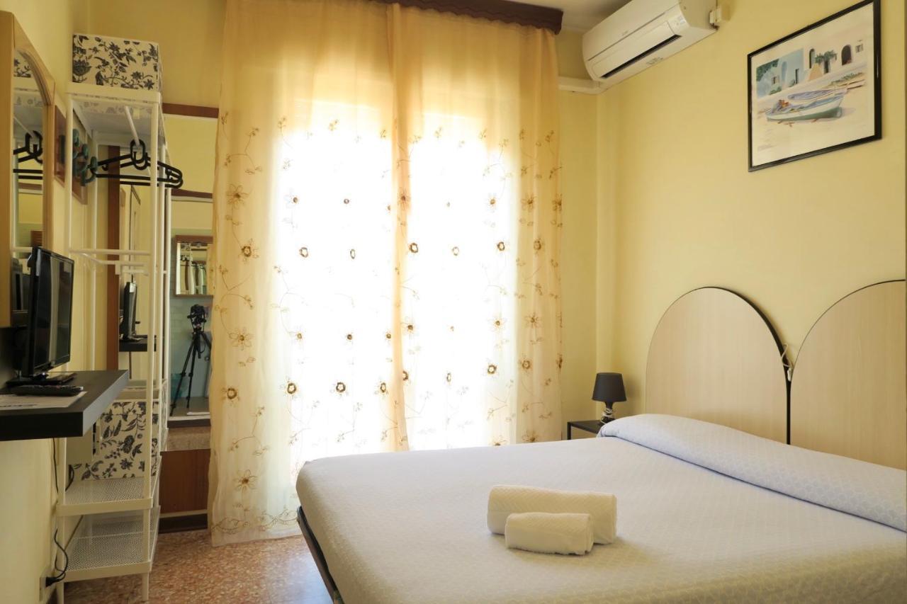 Hotel Lorenz Каорле Екстериор снимка