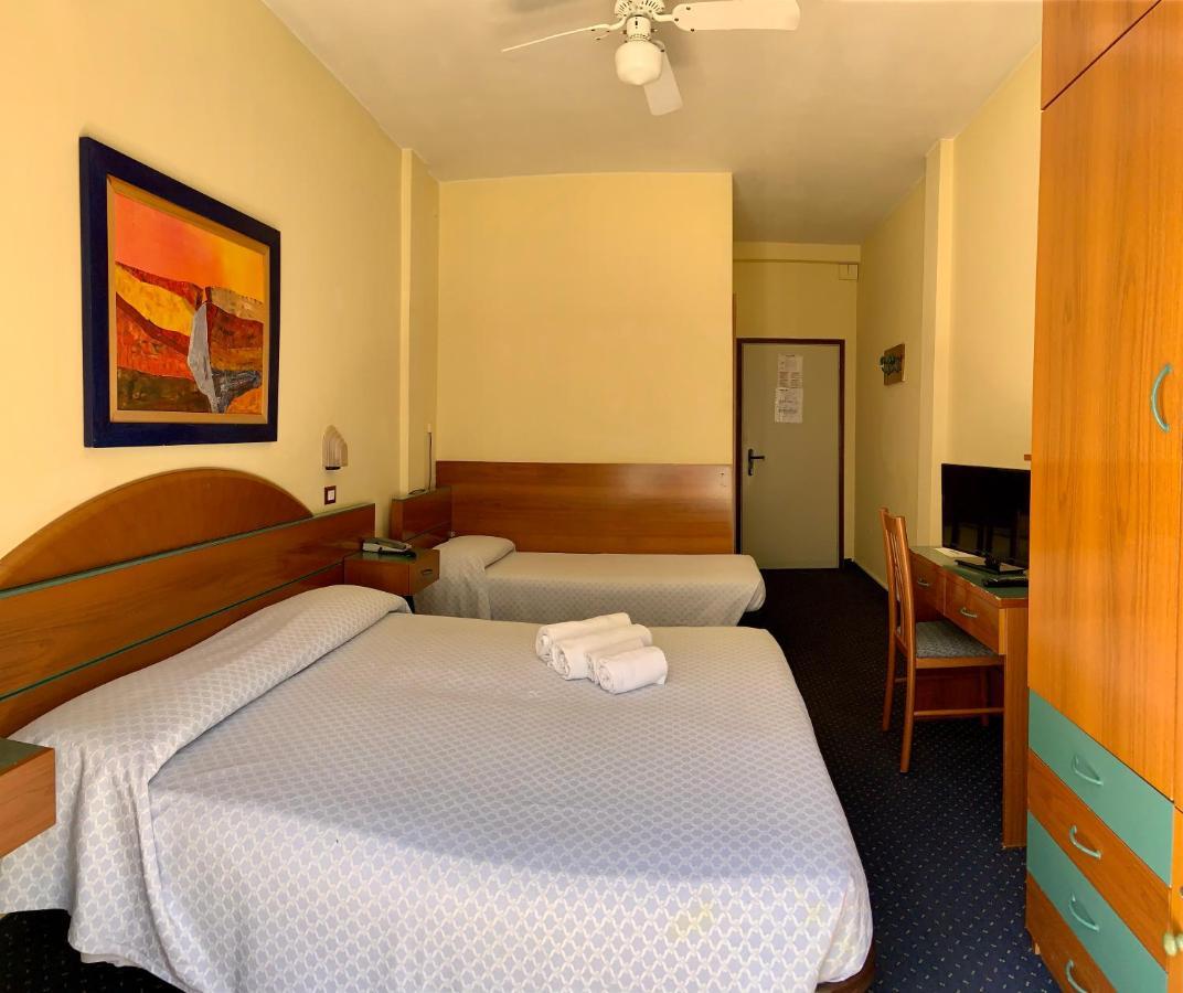 Hotel Lorenz Каорле Екстериор снимка
