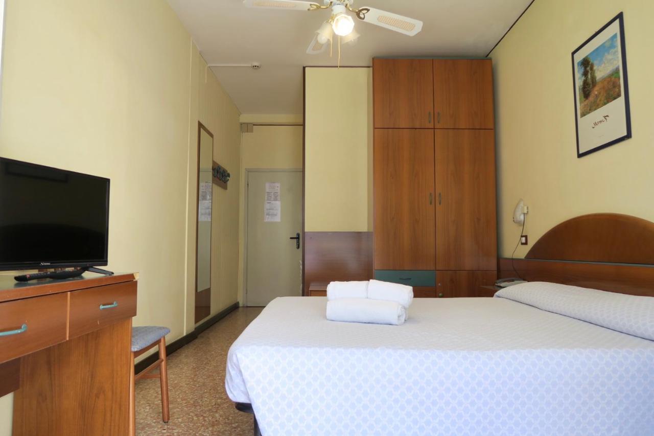 Hotel Lorenz Каорле Екстериор снимка