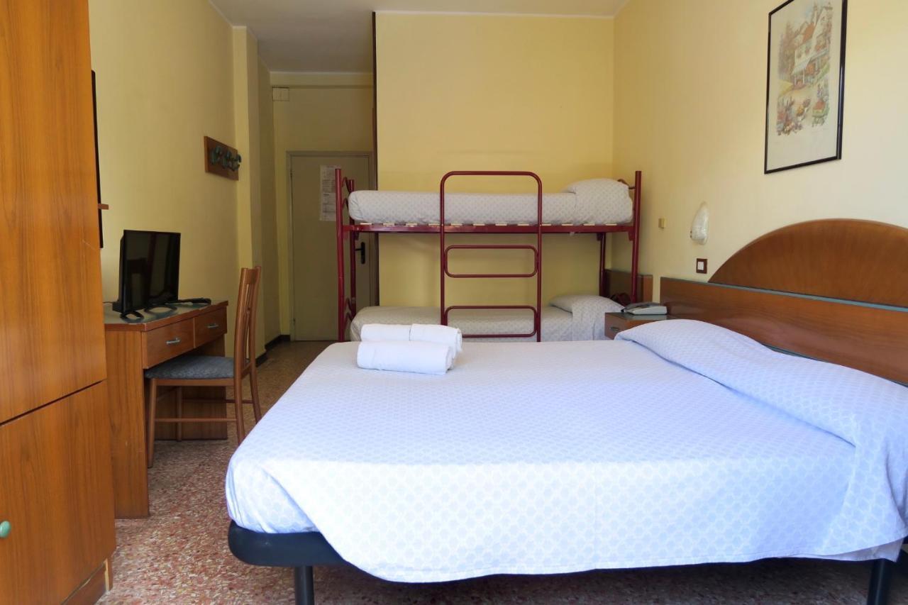 Hotel Lorenz Каорле Екстериор снимка